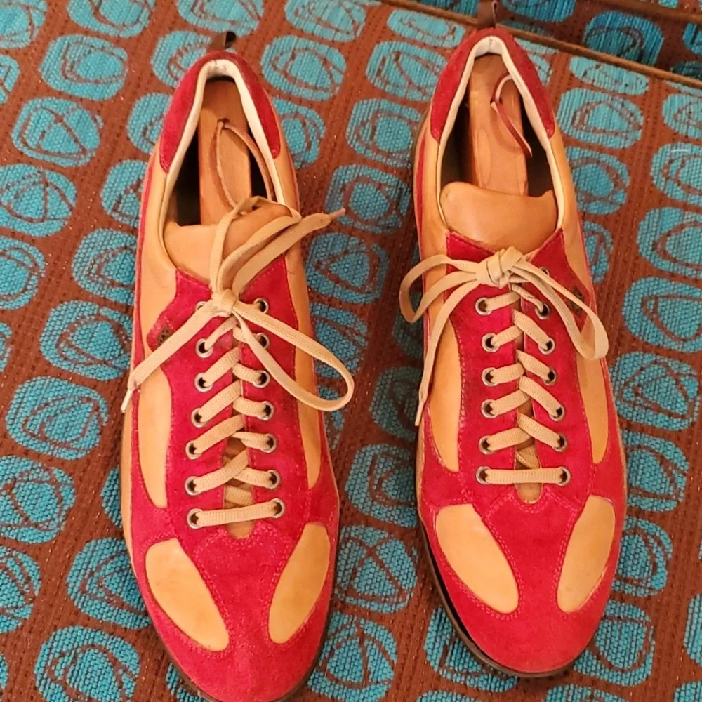 Stylish Red and Tan Men's Sneakers - Picture 5 of 16